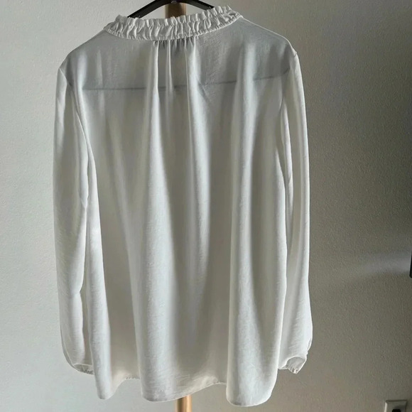 Tommy Hilfiger top, created a solid-color style that's wearable. Size X-large - Picture 7 of 13